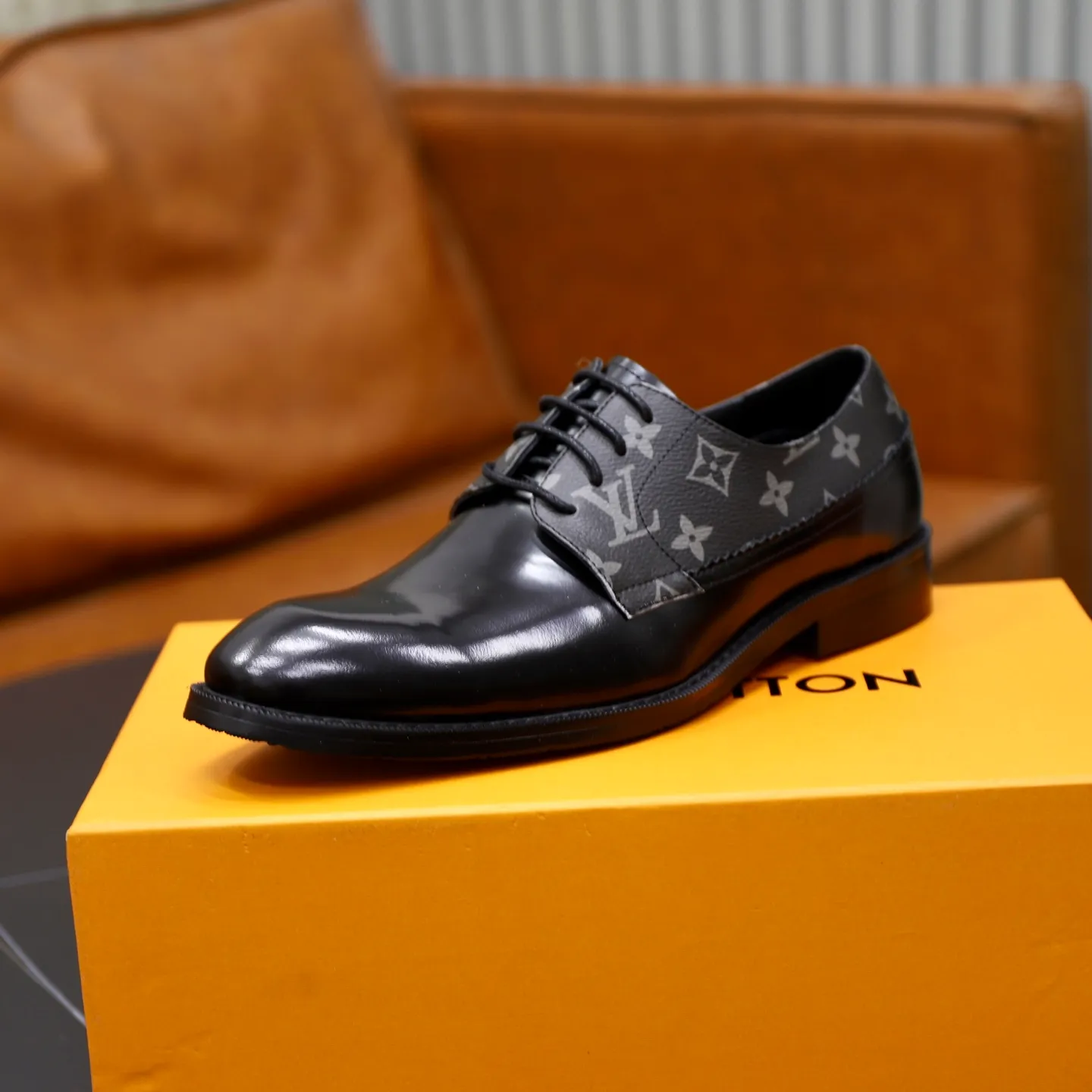 Ex-factory price: 500💰🙅‍♂️🙅‍♂️🙅‍♂️ Brand: LV Louis Vuitton Standard code: Men's size 38-44 (45 can be customized) Grade: Same style as the official website Original order quality Material: Original cowhide surface Comfortable sheepskin lining Original outsole Style category: Men's fashionable casual leather shoes Distinguished big-name luxury elements Top luxury Color: actual picture color